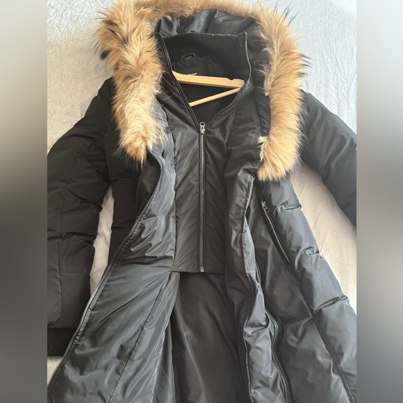 Authentic Mackage Women’s Winter Coat Medium with Leather and Fur Detailing - Picture 4 of 12